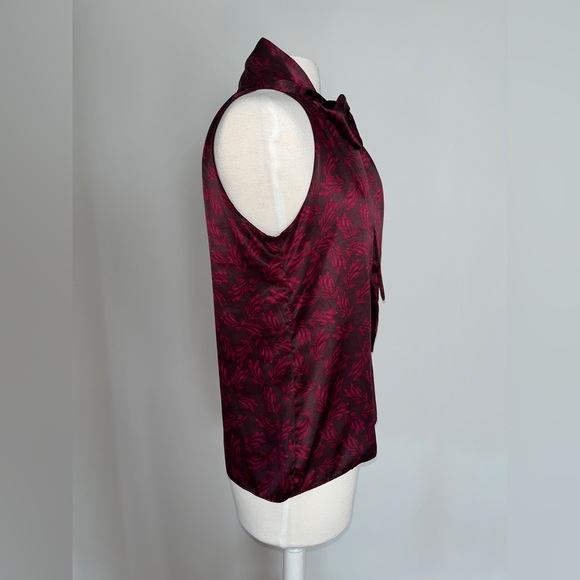 Banana Republic sleeveless blouse with attached scarf - Picture 4 of 10